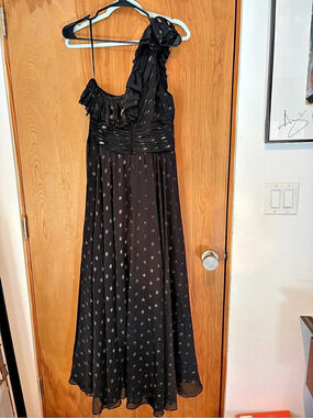 Ieena for Mac Duggal Maxi One-Shoulder Gold Print Dress Size 10